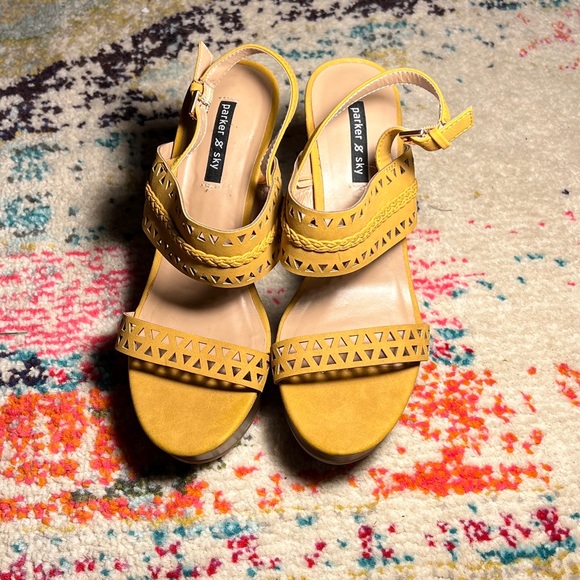 3/$30 🌻 Parker & Sky Mustard Yellow Laser Cut Wedges / Sandals, Size 6 - Picture 9 of 9